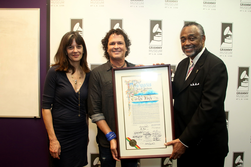 Singer Carlos Vives and 4h Graders from Para Los Niños make music at The Grammy Museum on October 23, 2015 in Los Angeles, California (Photo by Jc Olivera)